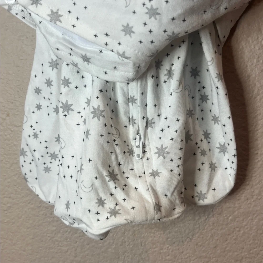 Halo SleepSack Swaddle Baby Stars Moon Pattern Size 0-3 Months